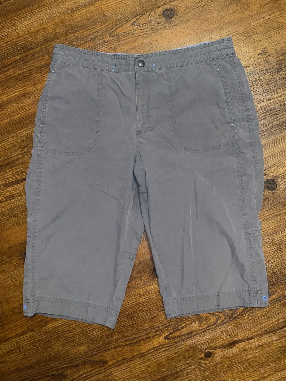 SJB Active Vintage Gray Casual Pull-On Capri Bermuda Shorts Size L